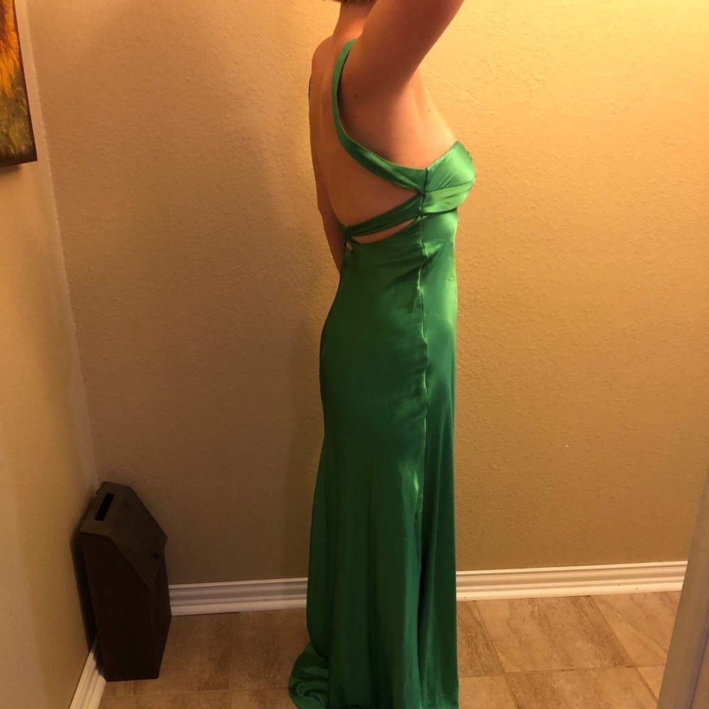 Prom dress - Picture 2 of 7